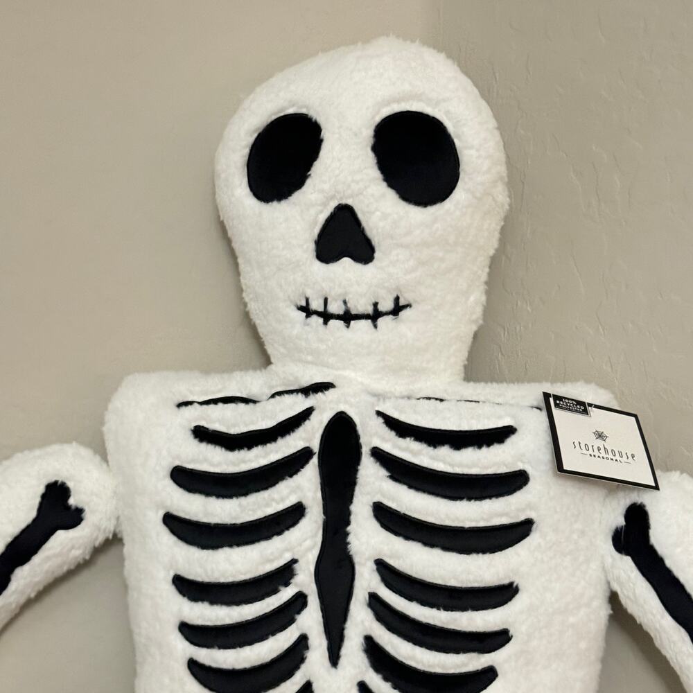 Oversized Plush Skeleton Pillow 5ft Storehouse Life Size XL Halloween Decor New - Picture 6 of 9